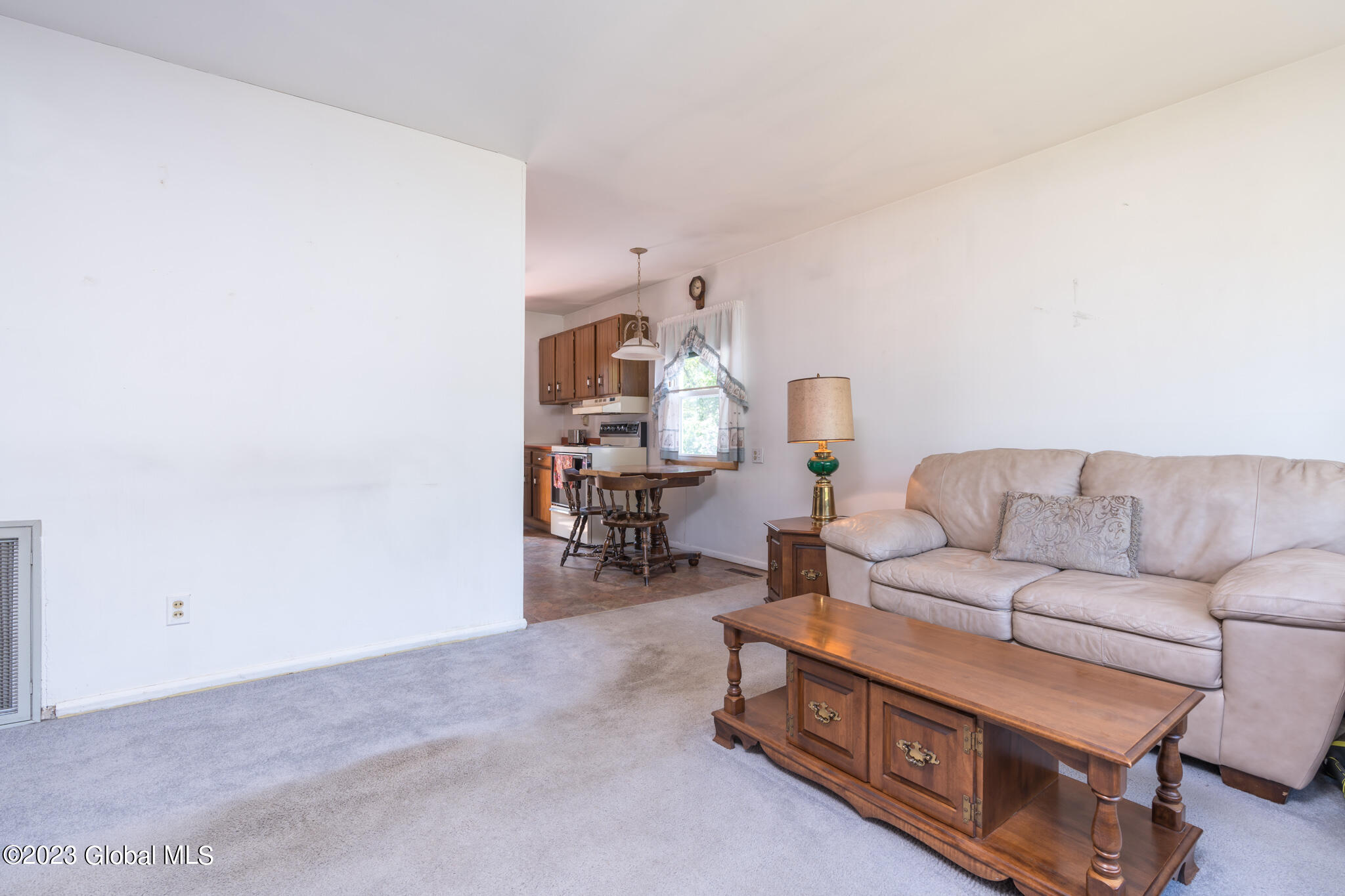 428 Chiswell Road Schenectady, NY 12304 - Photo 4 of 34 019-428-Chiswell-Rd