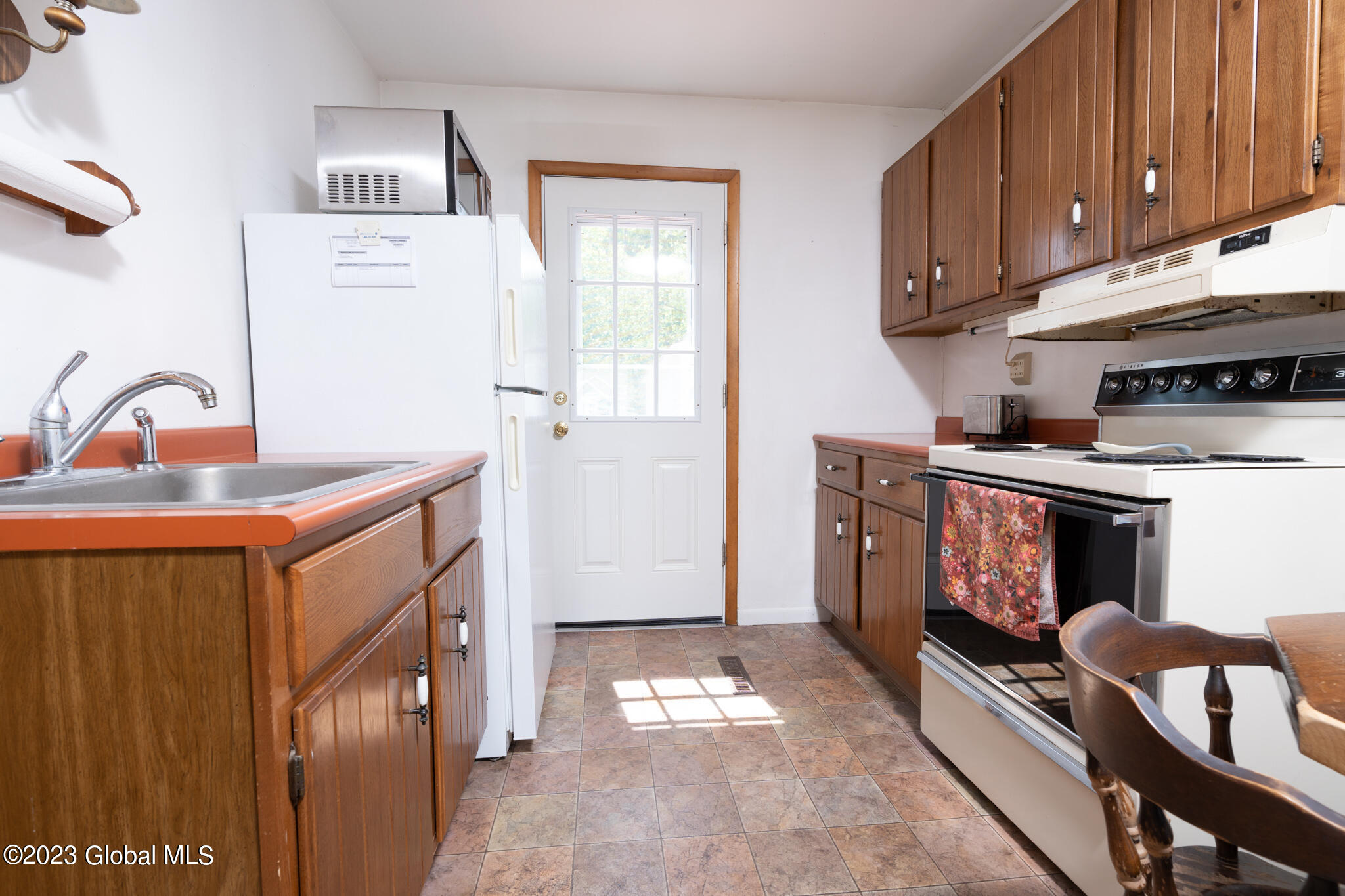 428 Chiswell Road Schenectady, NY 12304 - Photo 7 of 34 022-428-Chiswell-Rd