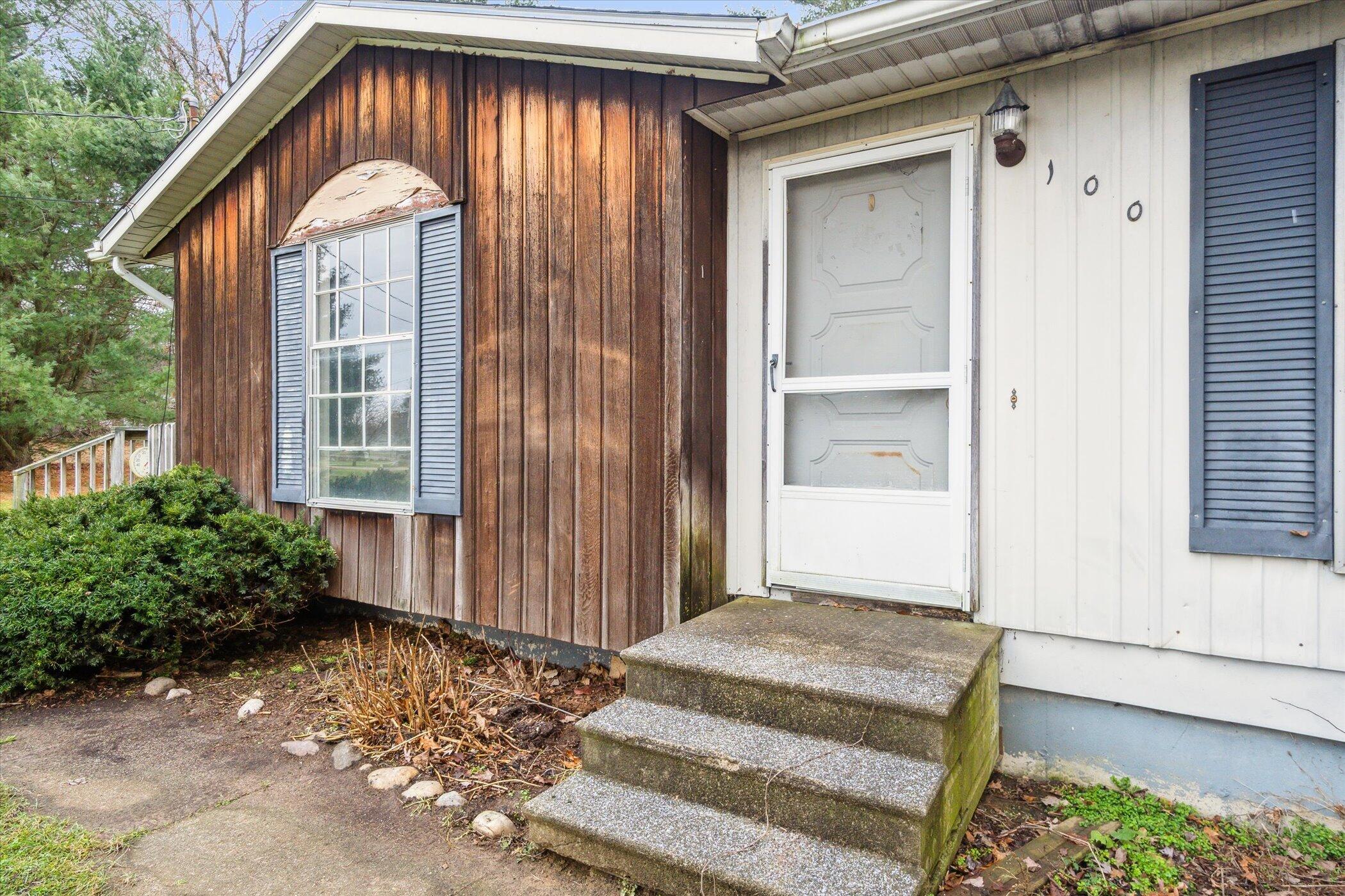 100 Reiniche Road Horton, MI 49246 - Photo 2 of 41 Front Entry - LR
