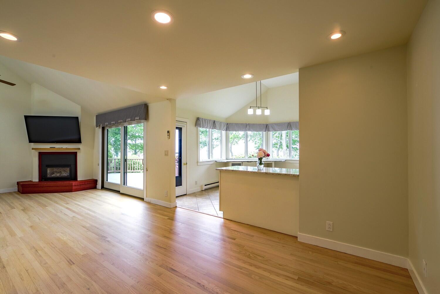 49 Jameson Point Road, Unit 22 Rockland, ME 04841 - Photo 16 of 37 49 Jameson 16