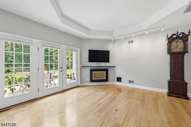 47 Hedge Row Road Plainsboro, NJ 08540 - Photo 15 of 32 Gallery Image 15