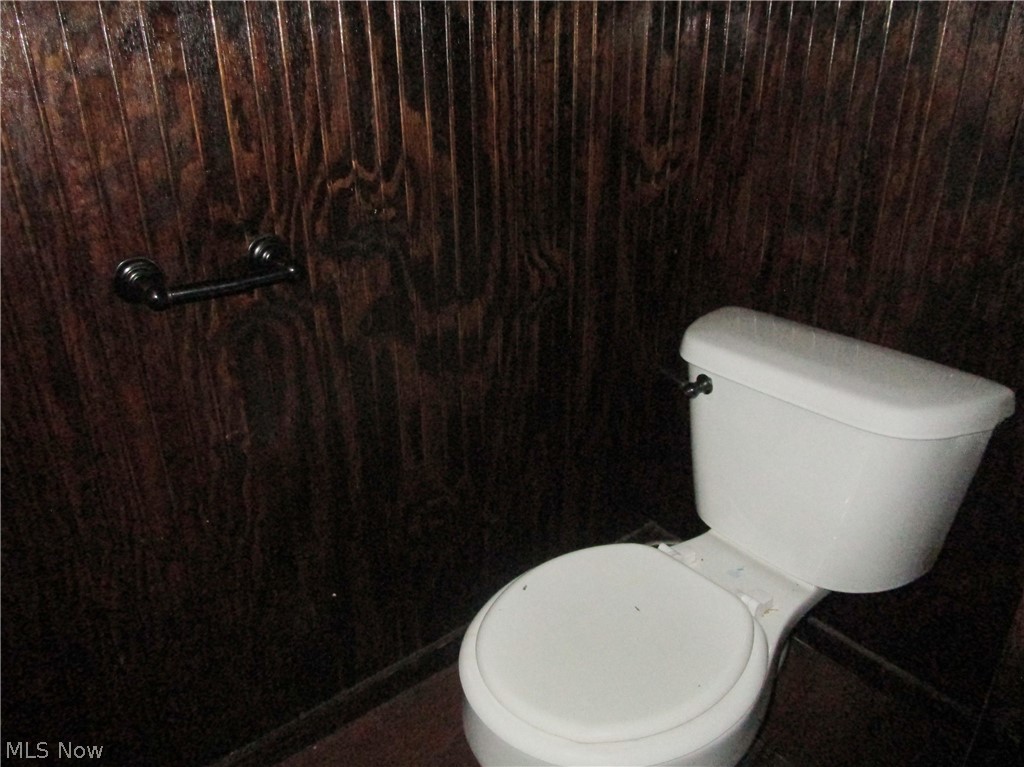 3515 Ridge Road Zanesville, OH 43701 - Photo 15 of 32 Bathroom featuring toilet