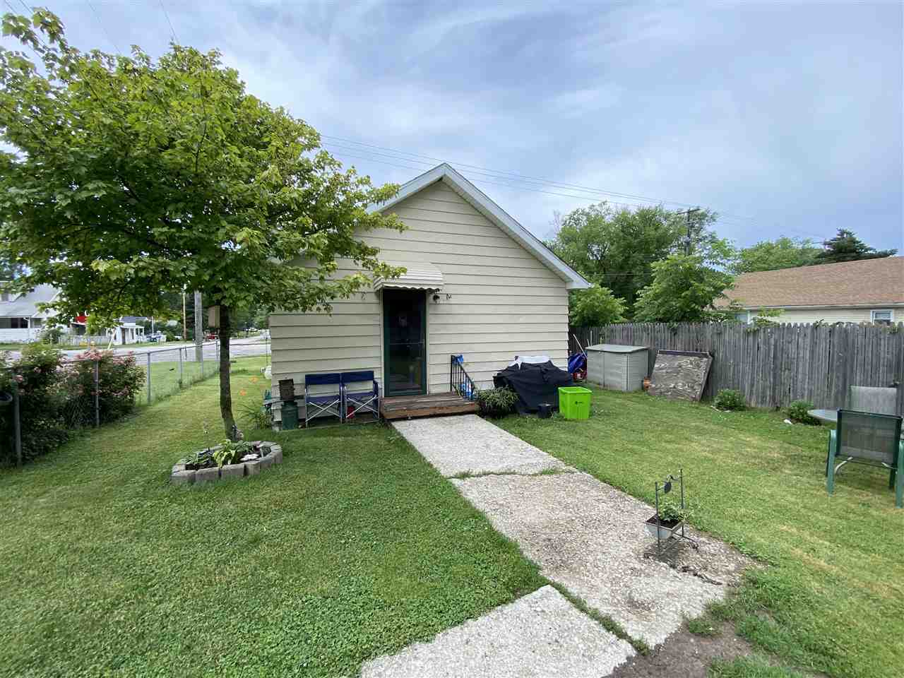 2186 East Bristol Road Burton, MI 48529 - Photo 5 of 11 50047361-4.JPG