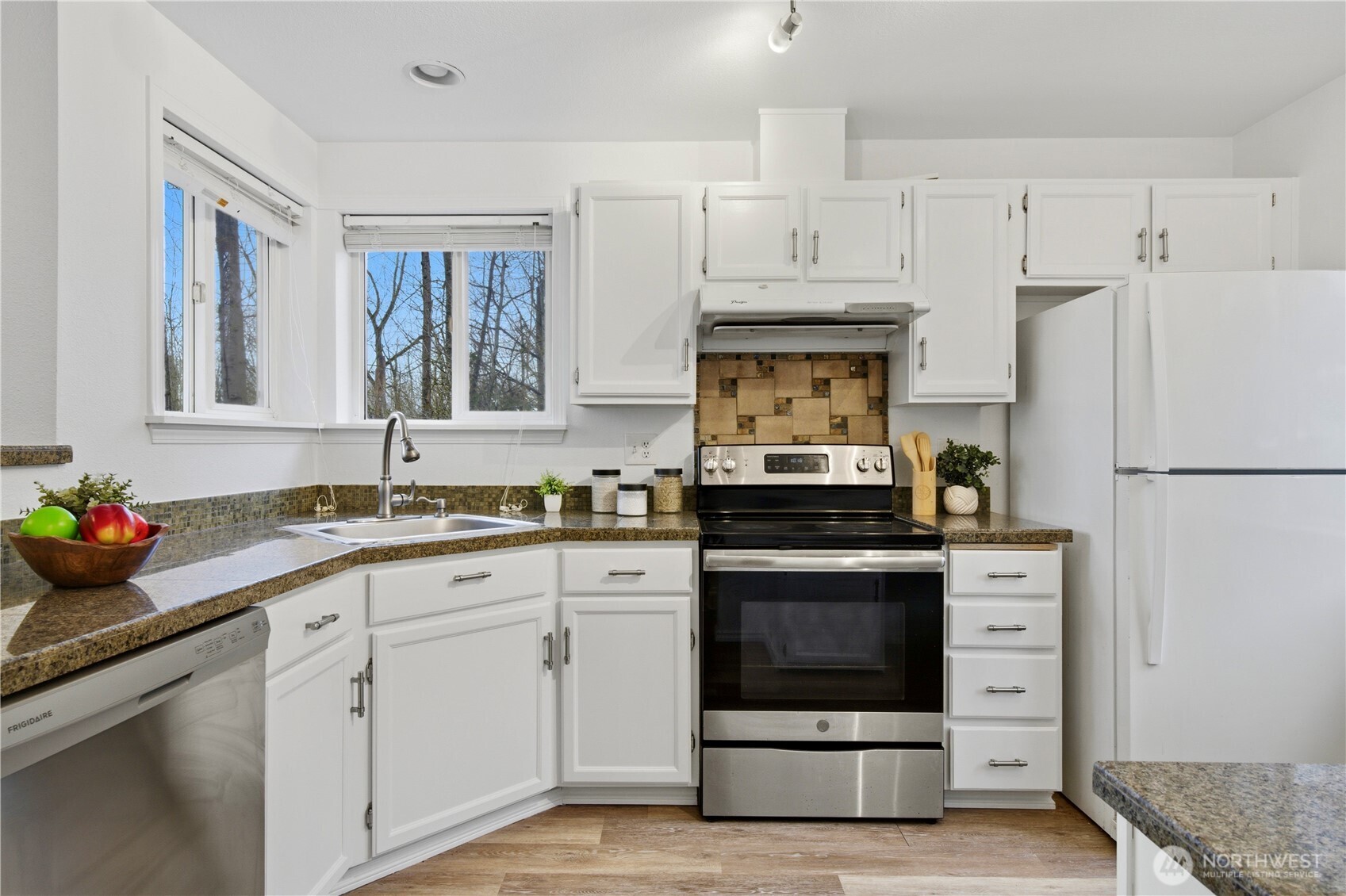 833 Southwest Sunset Boulevard, Unit J51 Renton, WA 98057 - Photo 18 of 28