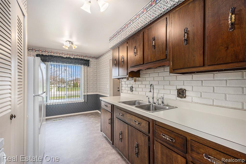4288 15 Mile Road Sterling Heights, MI 48310 - Photo 6 of 22