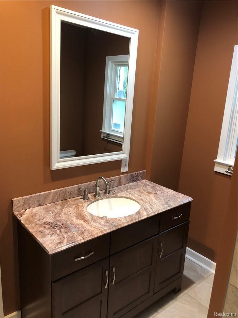 10472 Fenton Road Fenton, MI 48430 - Photo 12 of 14 bathroom 4.jpeg