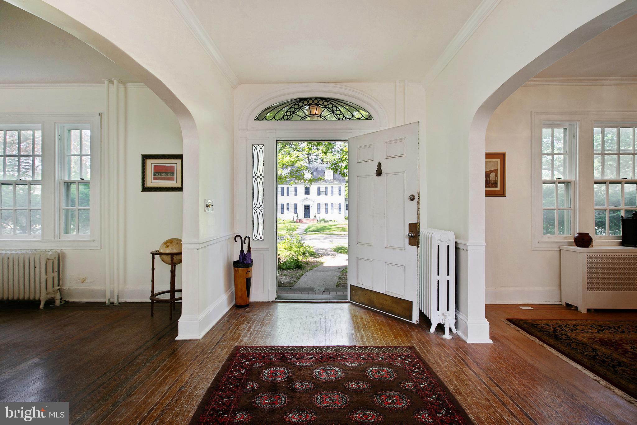 511 Woodside Road Baltimore, MD 21229 - Photo 4 of 57 Handsome Entrance