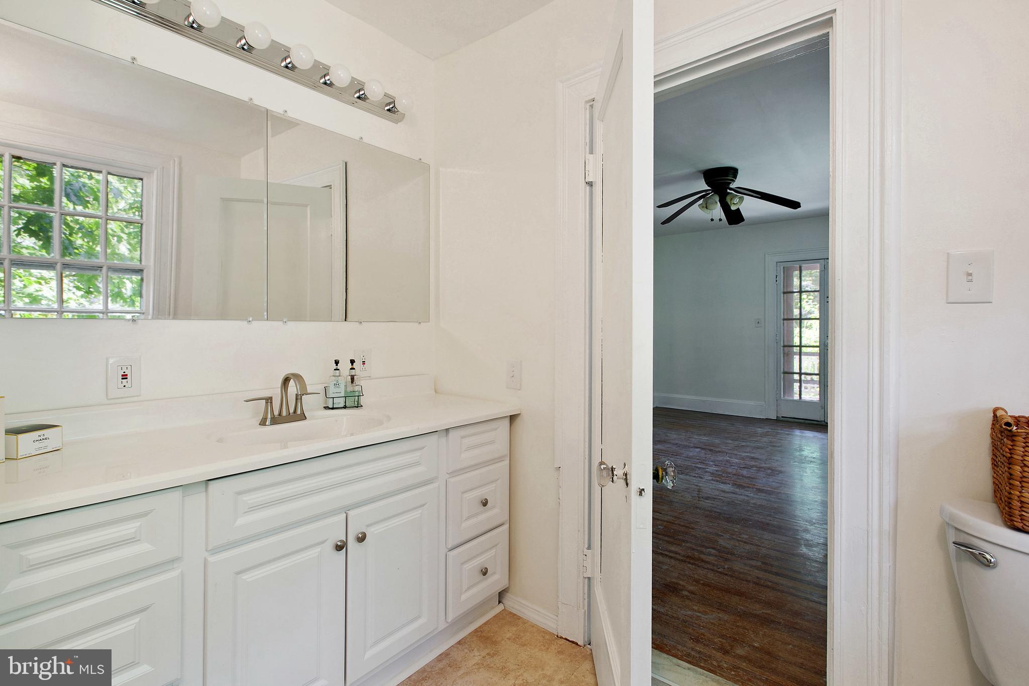 511 Woodside Road Baltimore, MD 21229 - Photo 32 of 57 Master bathroom with double sinks