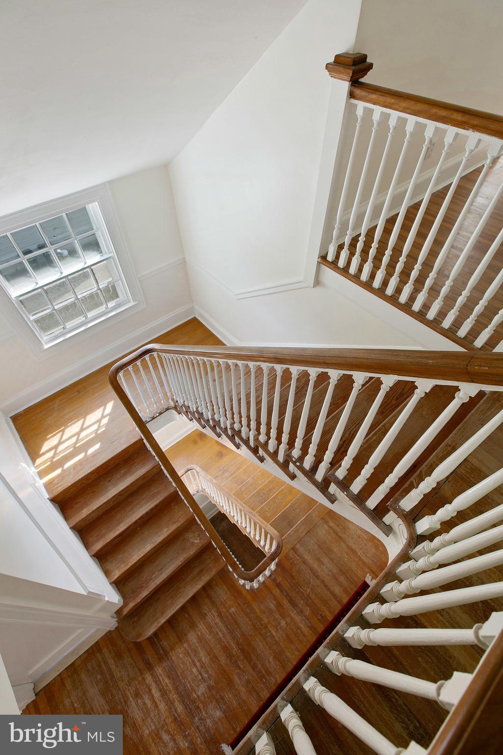 511 Woodside Road Baltimore, MD 21229 - Photo 35 of 57 Original staircase fully intact