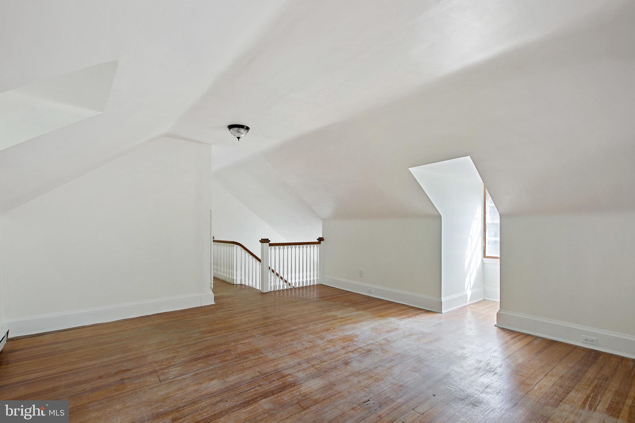 511 Woodside Road Baltimore, MD 21229 - Photo 37 of 57 3rd level family room