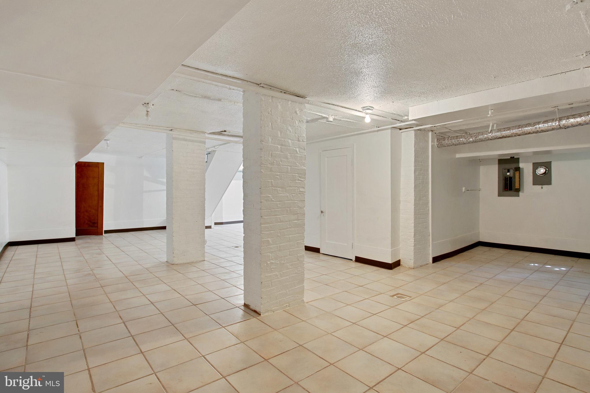 511 Woodside Road Baltimore, MD 21229 - Photo 44 of 57 Very clean lower level
