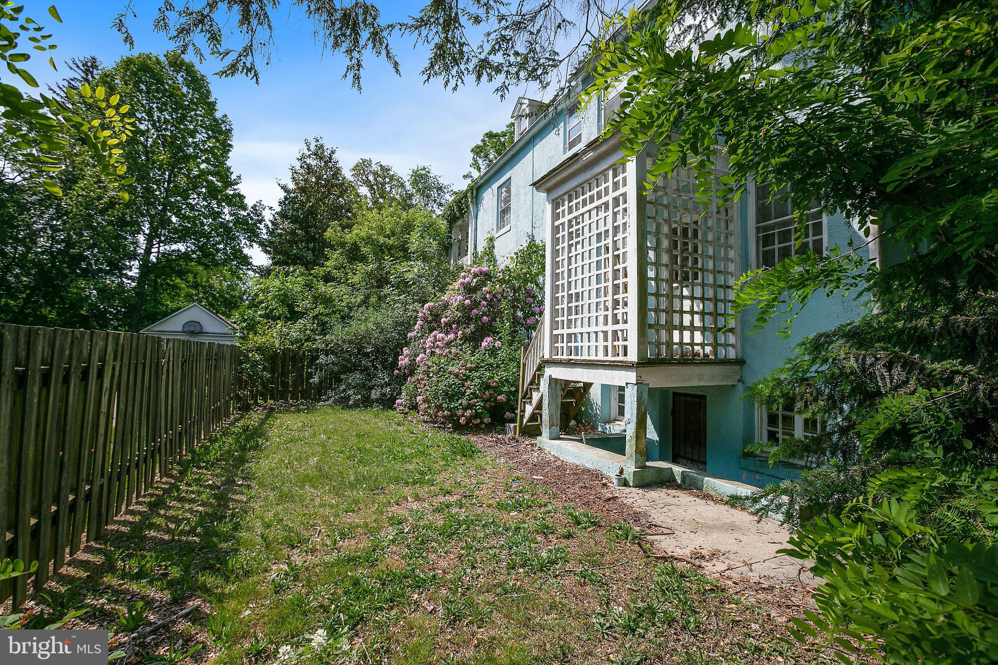 511 Woodside Road Baltimore, MD 21229 - Photo 51 of 57 Fenced rear yard with access to kitchen.