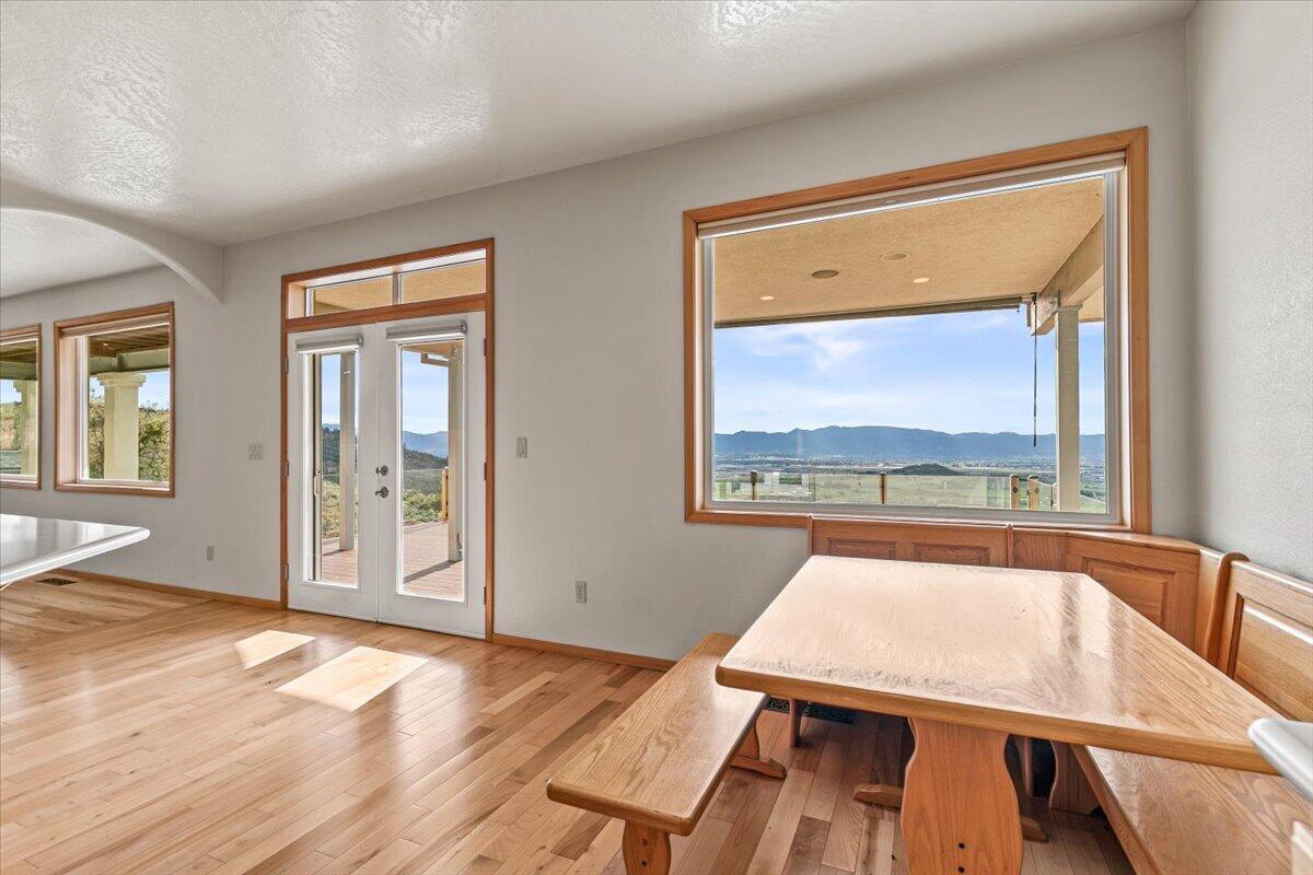 4002 Dry Creek Road Medford, OR 97504 - Photo 10 of 45