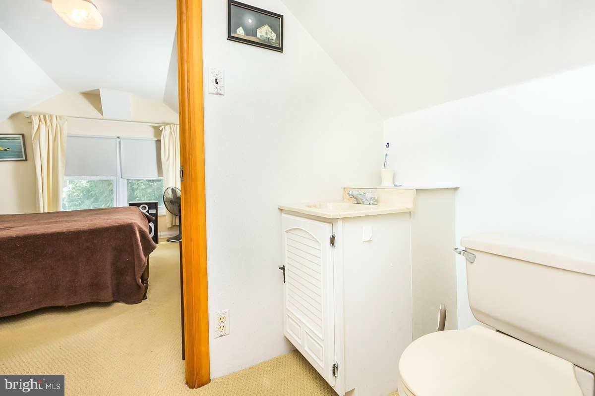 2626 Plainfield Road Baltimore, MD 21222 - Photo 14 of 19 Bath