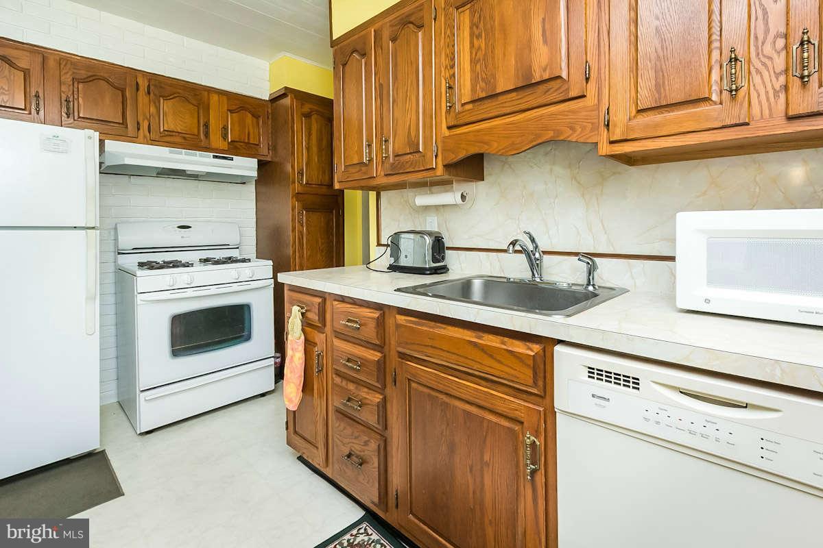 2626 Plainfield Road Baltimore, MD 21222 - Photo 3 of 19 Kitchen