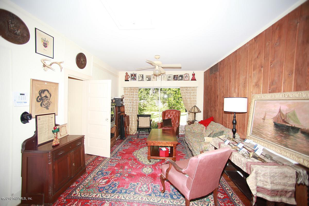 84 Water Street St. Augustine, FL 32084 - Photo 16 of 25 a living room with furniture and a window