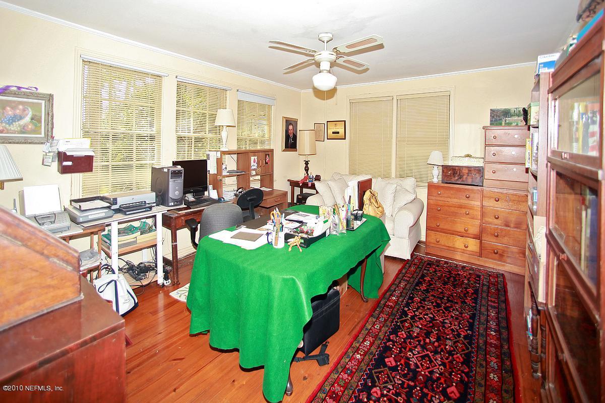 84 Water Street St. Augustine, FL 32084 - Photo 25 of 25 a living room with furniture and a large window