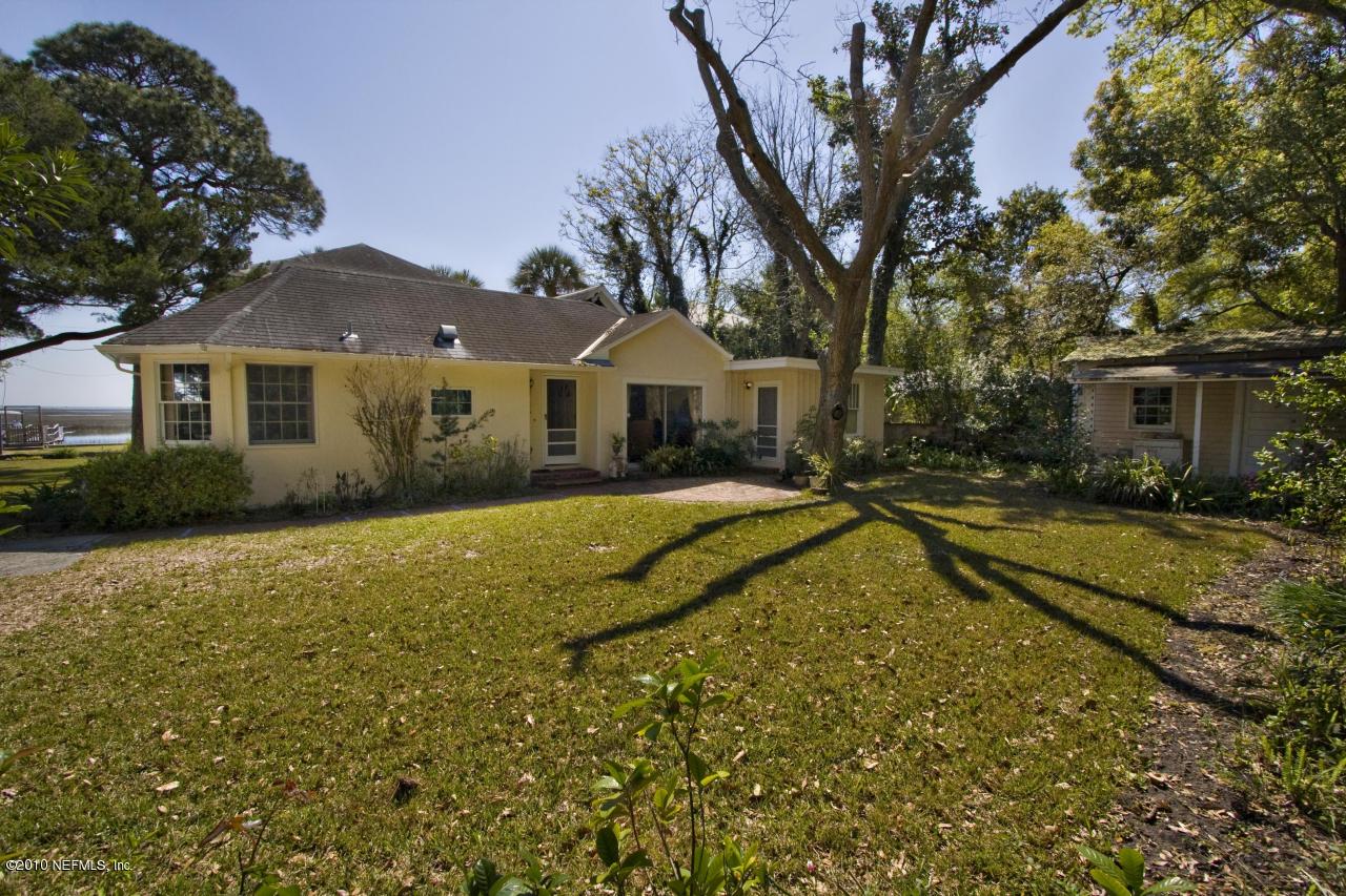 84 Water Street St. Augustine, FL 32084 - Photo 7 of 25 a view of a house with a large tree and a yard in front of it