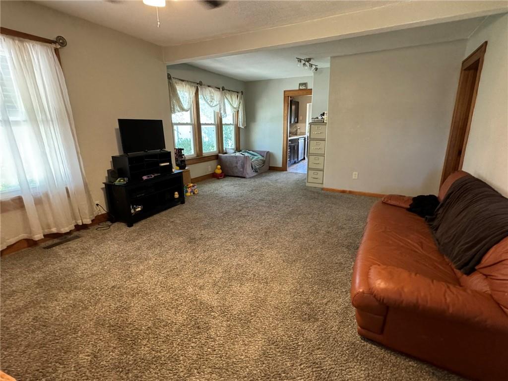 304 East Pacific Avenue Osawatomie, KS 66064 - Photo 4 of 19