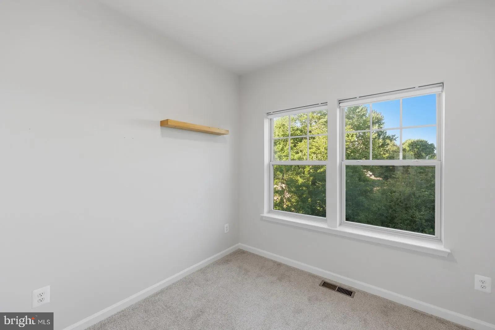 9309 Barnes Loop Manassas, VA 20110 - Photo 13 of 32