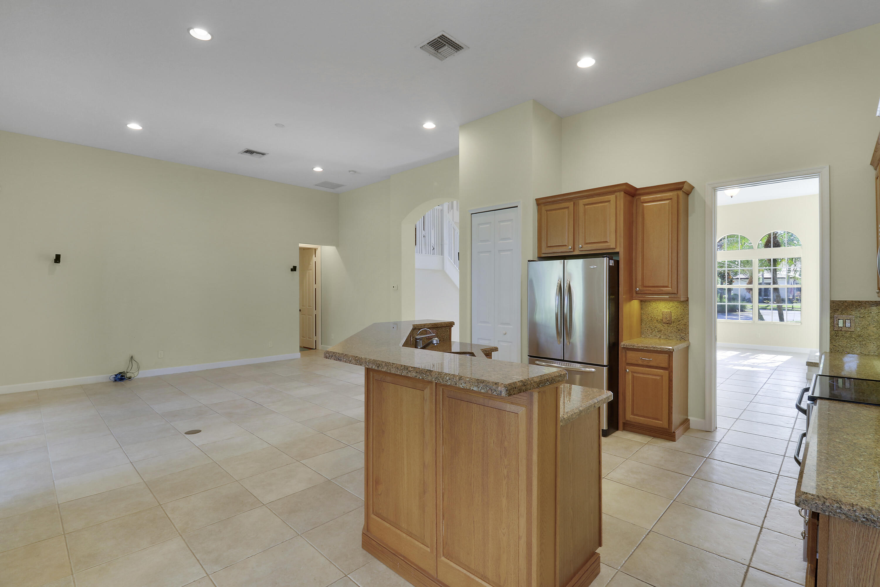 8605 Tompson Point Road Port St. Lucie, FL 34986 - Photo 28 of 90 Kitchen