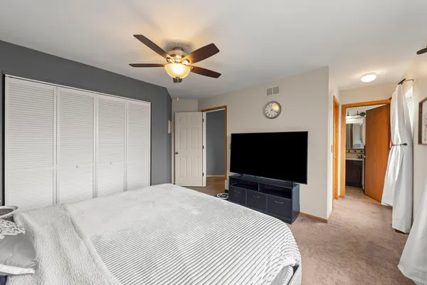$449,900 | 2940 Arbor Lane, Aurora, IL 60502