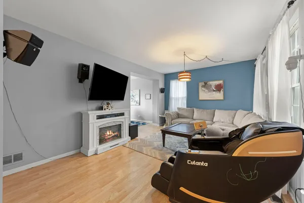 $449,900 | 2940 Arbor Lane, Aurora, IL 60502
