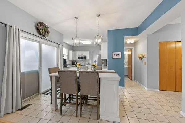 $449,900 | 2940 Arbor Lane, Aurora, IL 60502