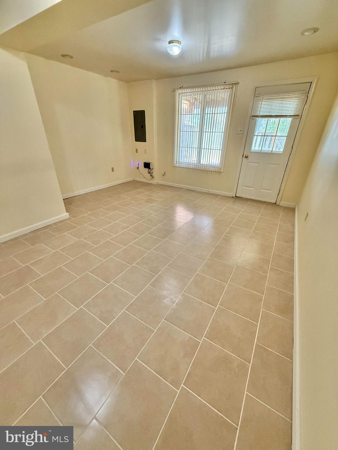 8349 Windfall Road Springfield, VA 22153 - Photo 42 of 48 en empty room with windows