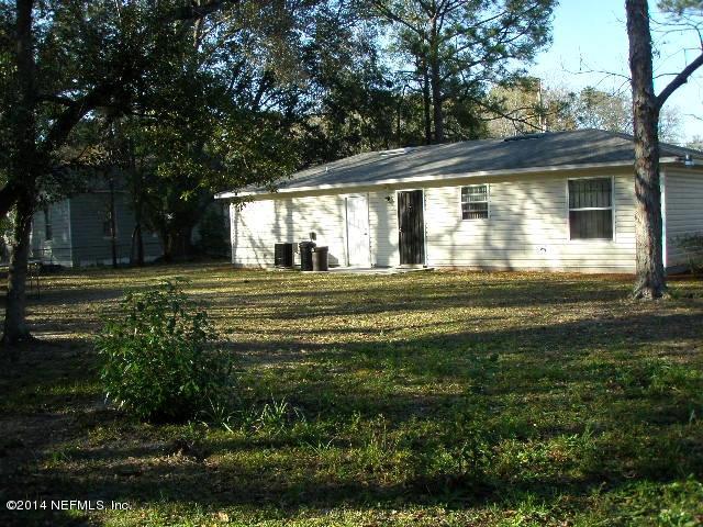 2070 Benedict Road Jacksonville, FL 32209 - Photo 11 of 38 a front view of a house with a yard