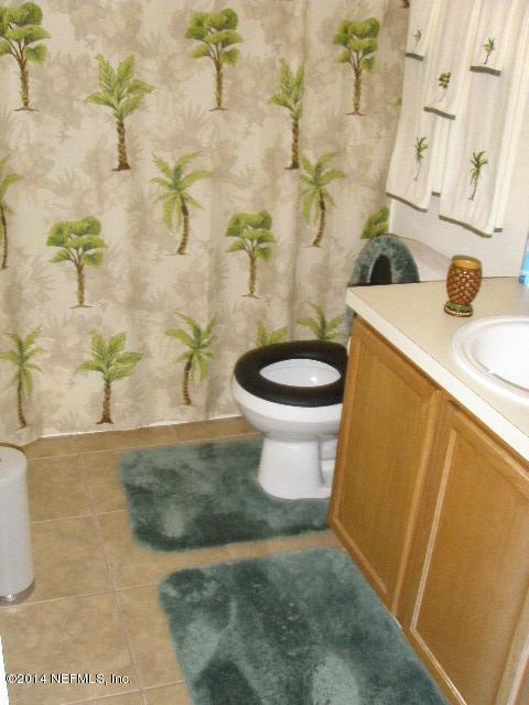 2070 Benedict Road Jacksonville, FL 32209 - Photo 25 of 38 a bathroom with a sink and a toilet