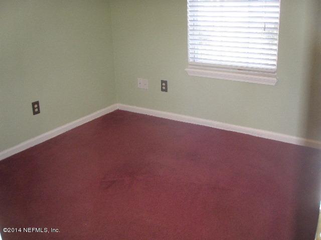 2070 Benedict Road Jacksonville, FL 32209 - Photo 30 of 38 an empty room with a window