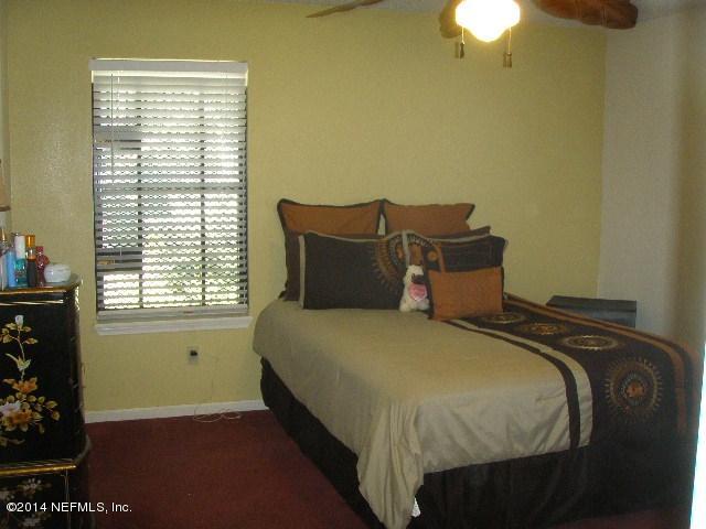 2070 Benedict Road Jacksonville, FL 32209 - Photo 34 of 38 a bedroom with a bed and a window