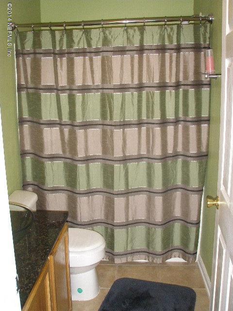 2070 Benedict Road Jacksonville, FL 32209 - Photo 37 of 38 a bathroom with a sink and toilet
