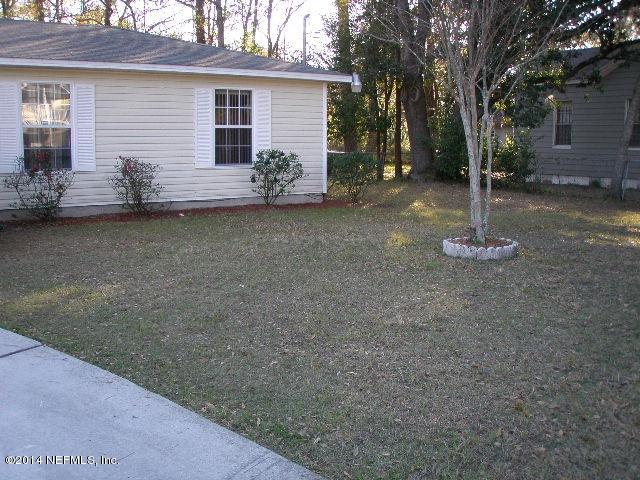 2070 Benedict Road Jacksonville, FL 32209 - Photo 6 of 38 a front view of a house with a garden