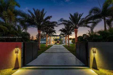 $11,900,000 | 17900 Southwest 70th Place, Southwest Ranches, FL 33331