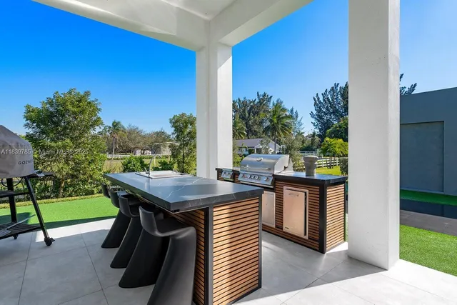 $11,900,000 | 17900 Southwest 70th Place, Southwest Ranches, FL 33331