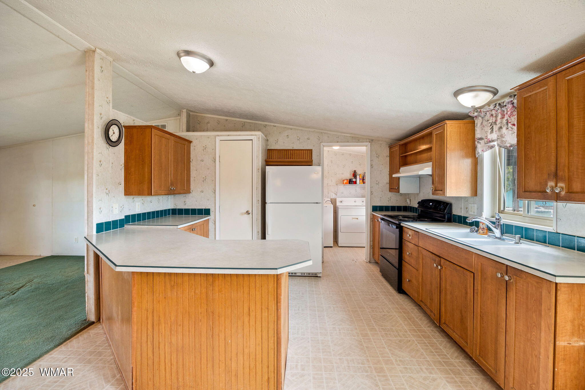 1475 West 26 Bar Road Eagar, AZ 85925 - Photo 9 of 29 kitchen
