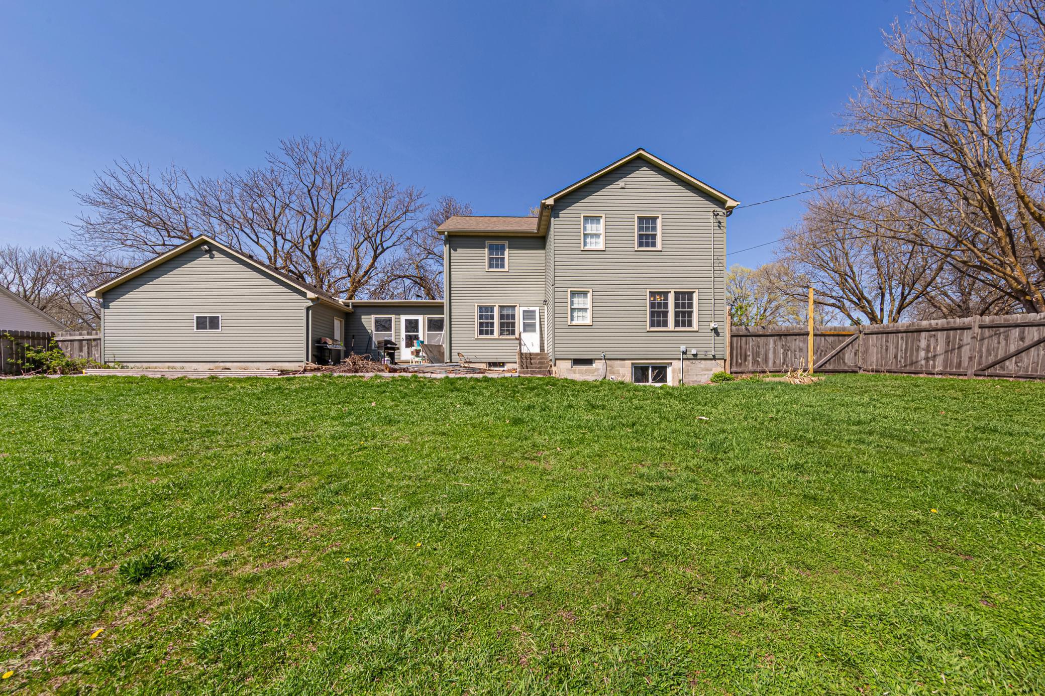 787 Clark Avenue Gibbon, MN 55335 - Photo 3 of 26