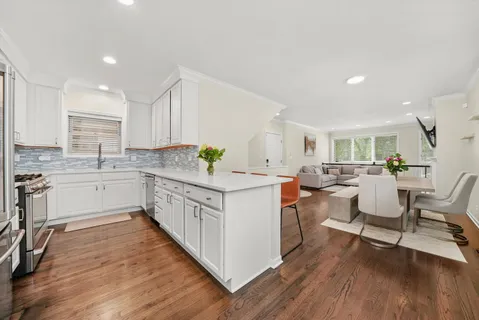$799,000 | 3353 North Kenmore Avenue, Unit 1, Chicago, IL 60657