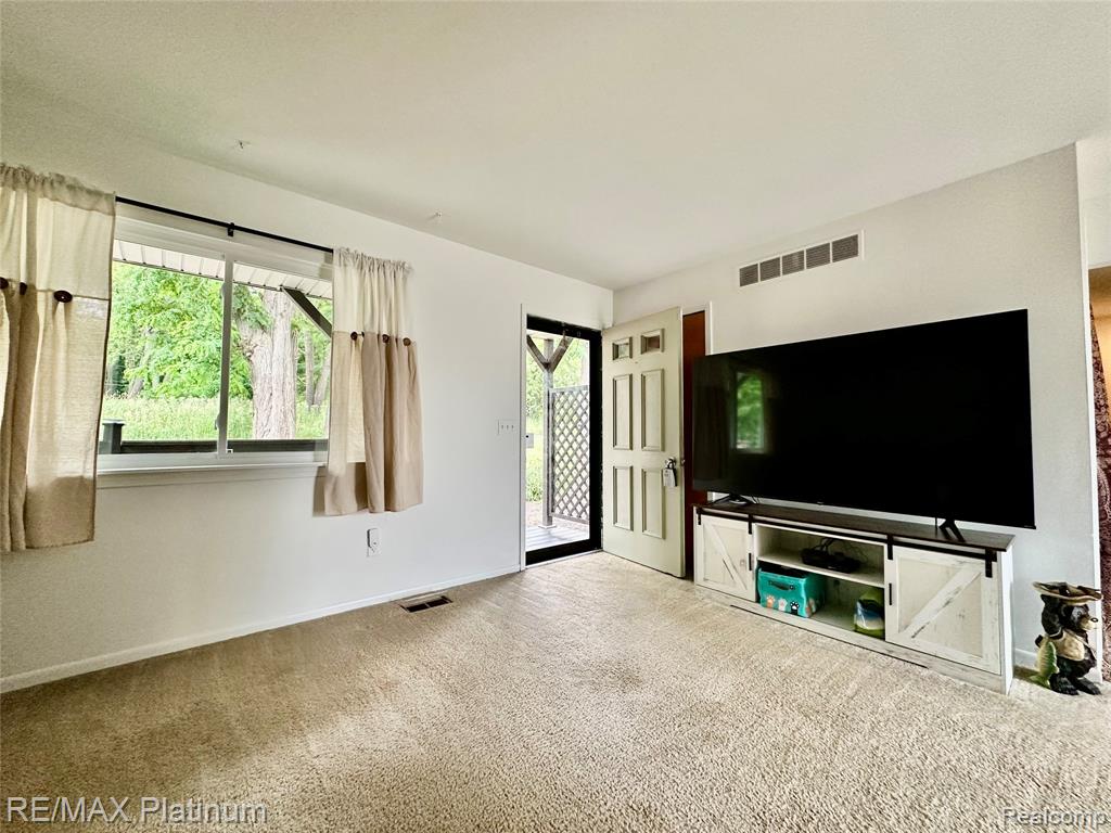 5729 Crandall Road Howell, MI 48855 - Photo 5 of 24 Gallery Image 5