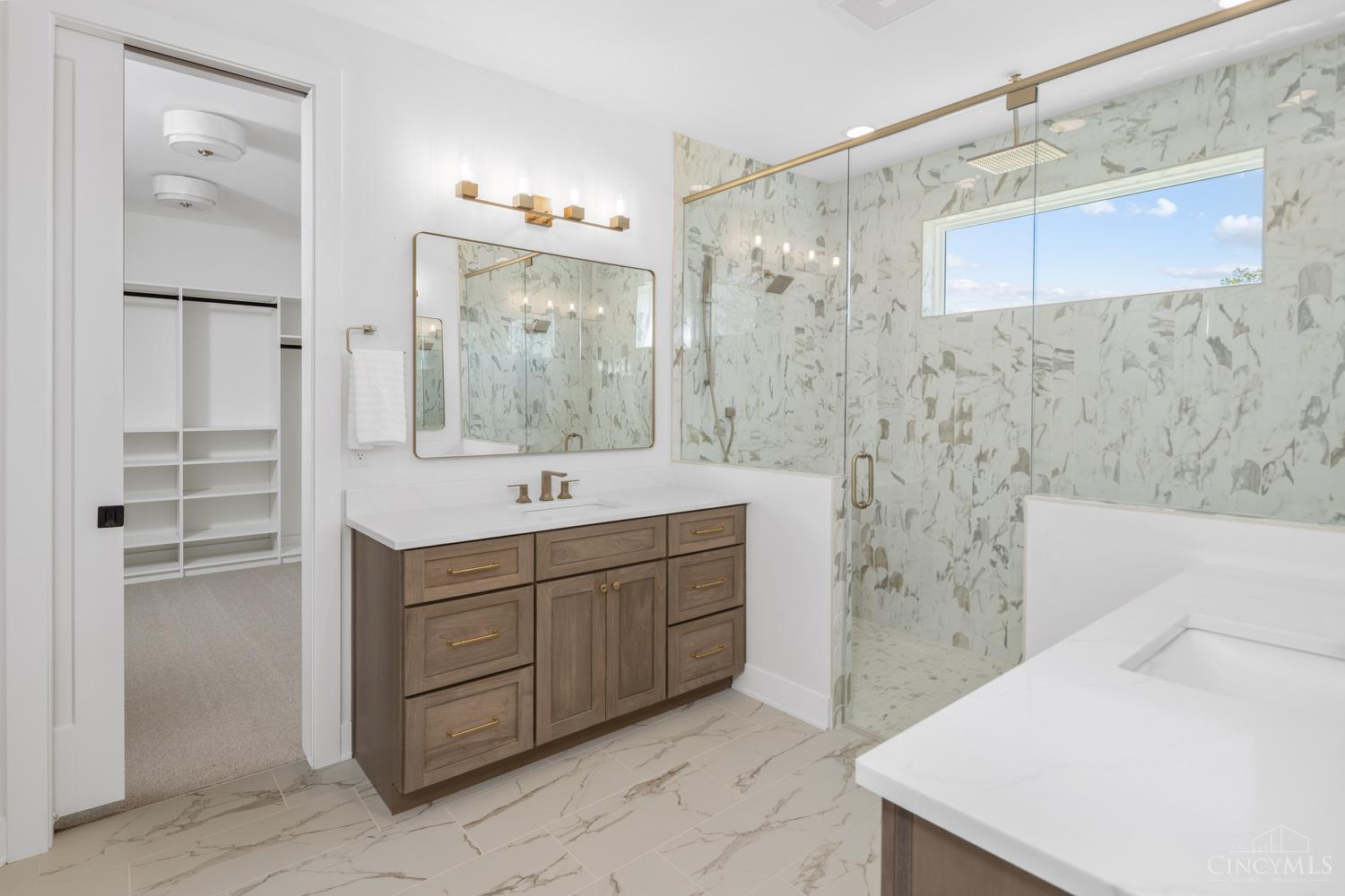 6952 Shadow Ridge Road Cincinnati, OH 45230 - Photo 15 of 24 Primary Bath w/ Custom Closets