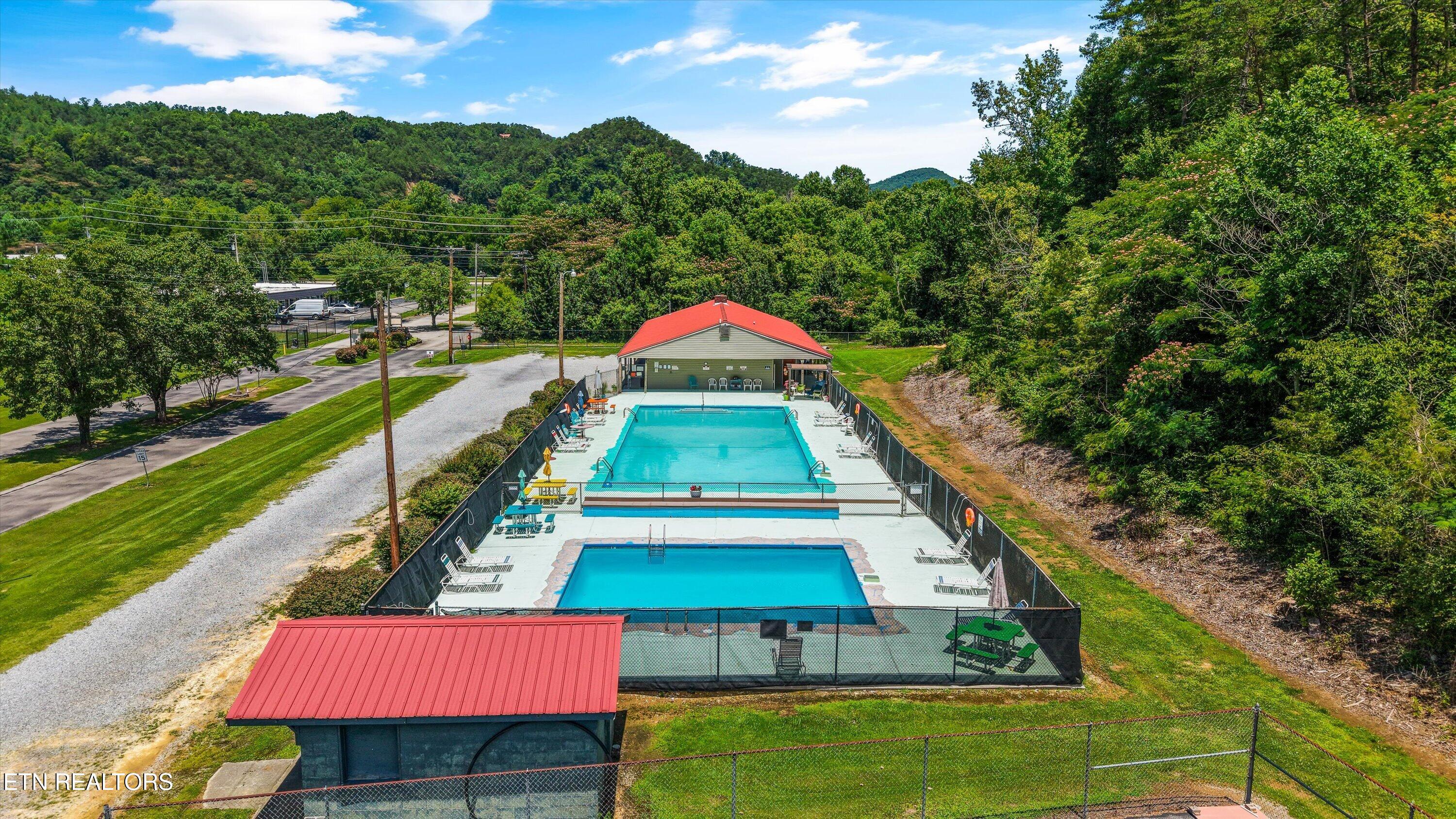 1020 Kildee Street Townsend, TN 37882 - Photo 25 of 29 Community Pool