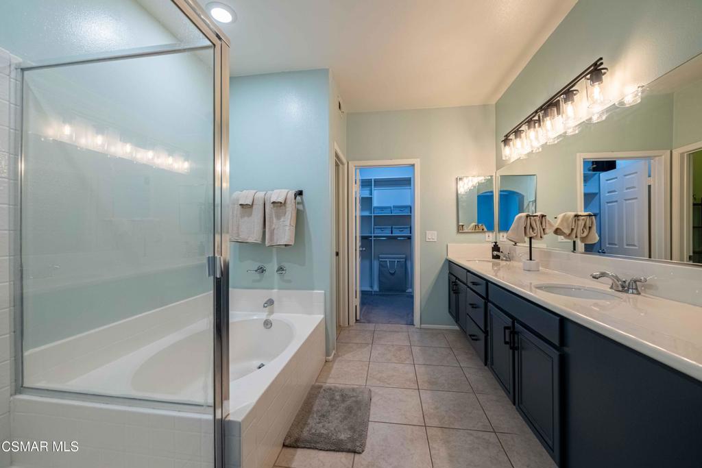 580 Fenwick Way, Unit C Simi Valley, CA 93065 - Photo 23 of 39 a spacious bathroom with a bathtub sink and mirror