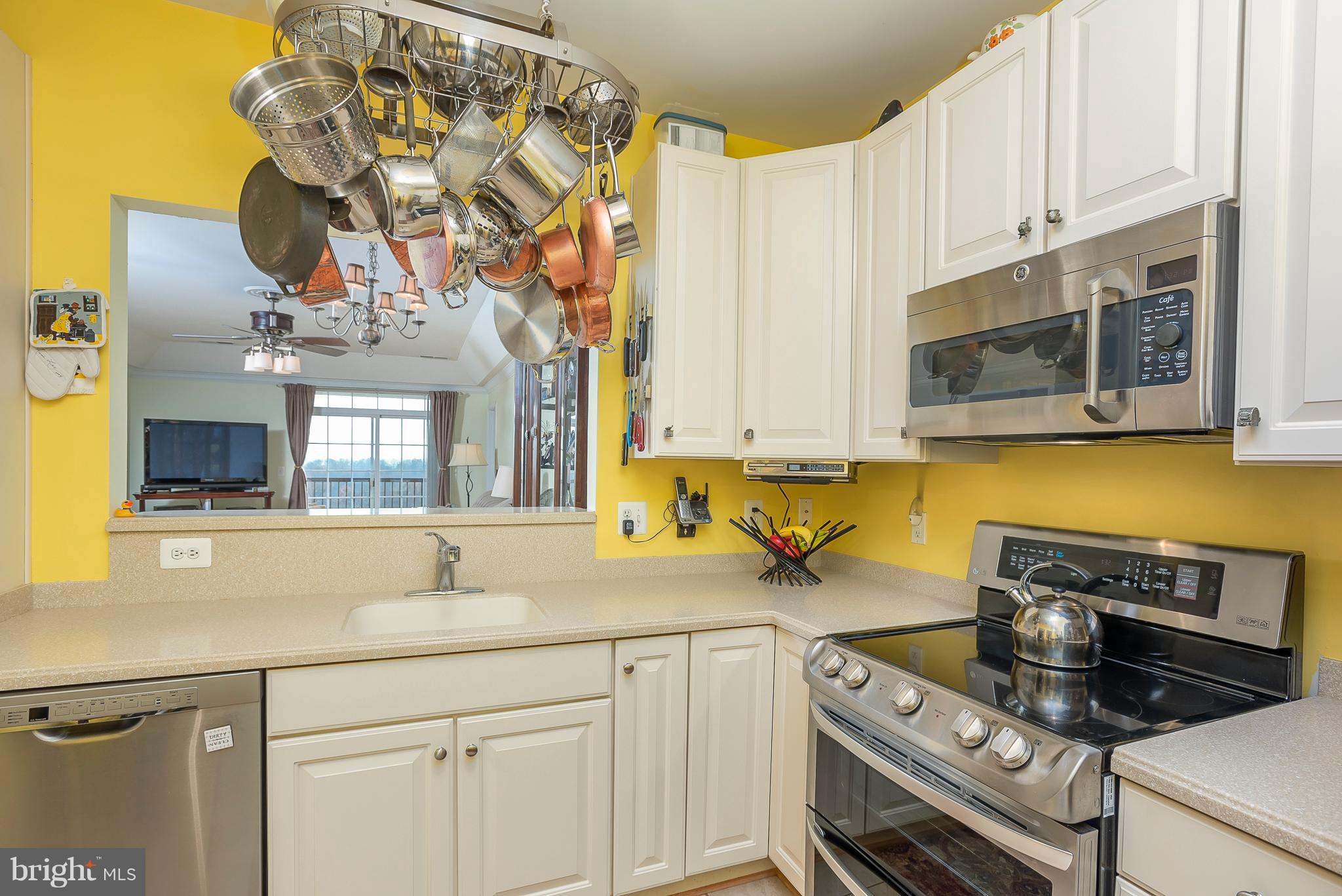 7325 Brookview Road, Unit 405 Elkridge, MD 21075 - Photo 11 of 37 Kitchen