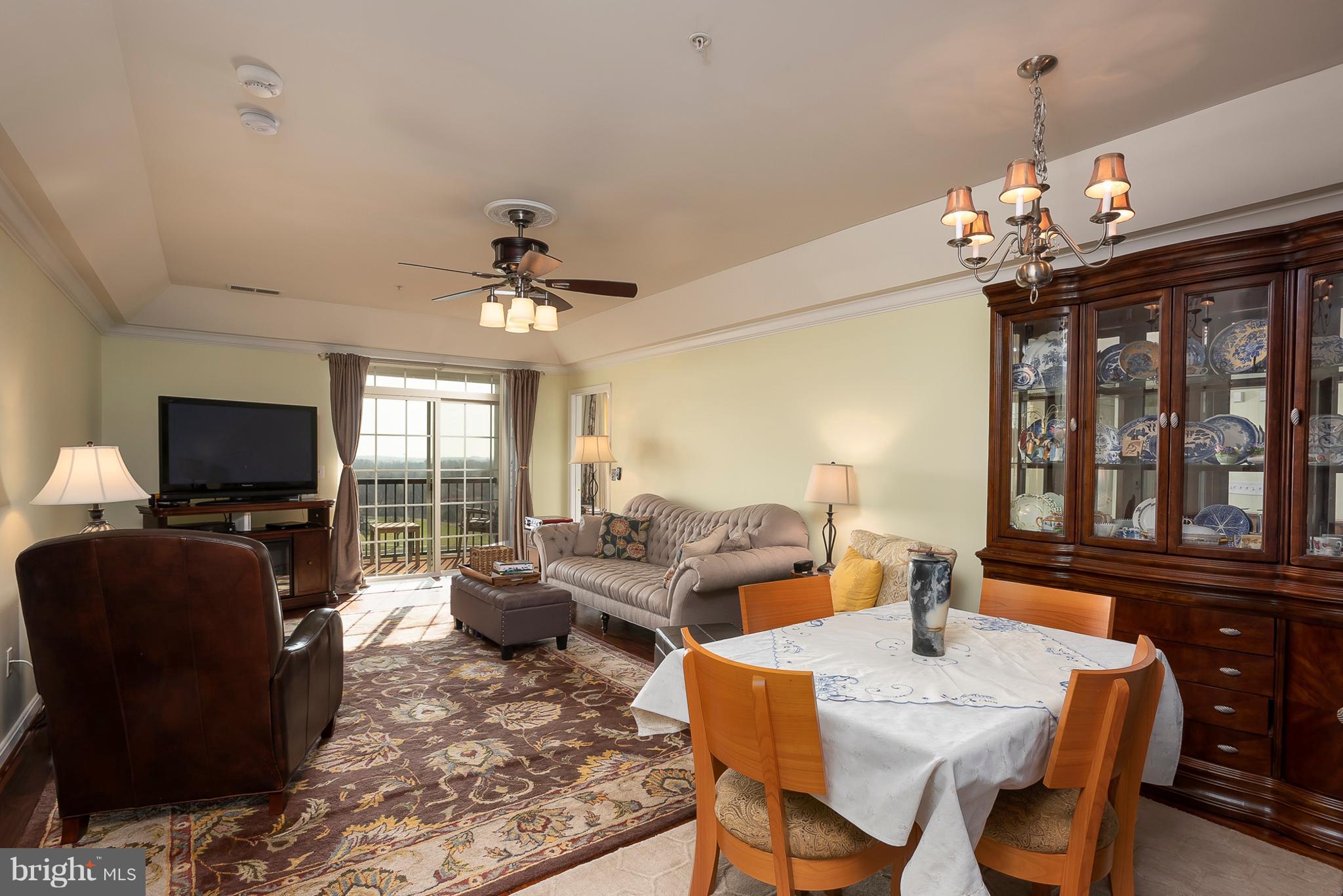 7325 Brookview Road, Unit 405 Elkridge, MD 21075 - Photo 13 of 37 Dining / Living Room