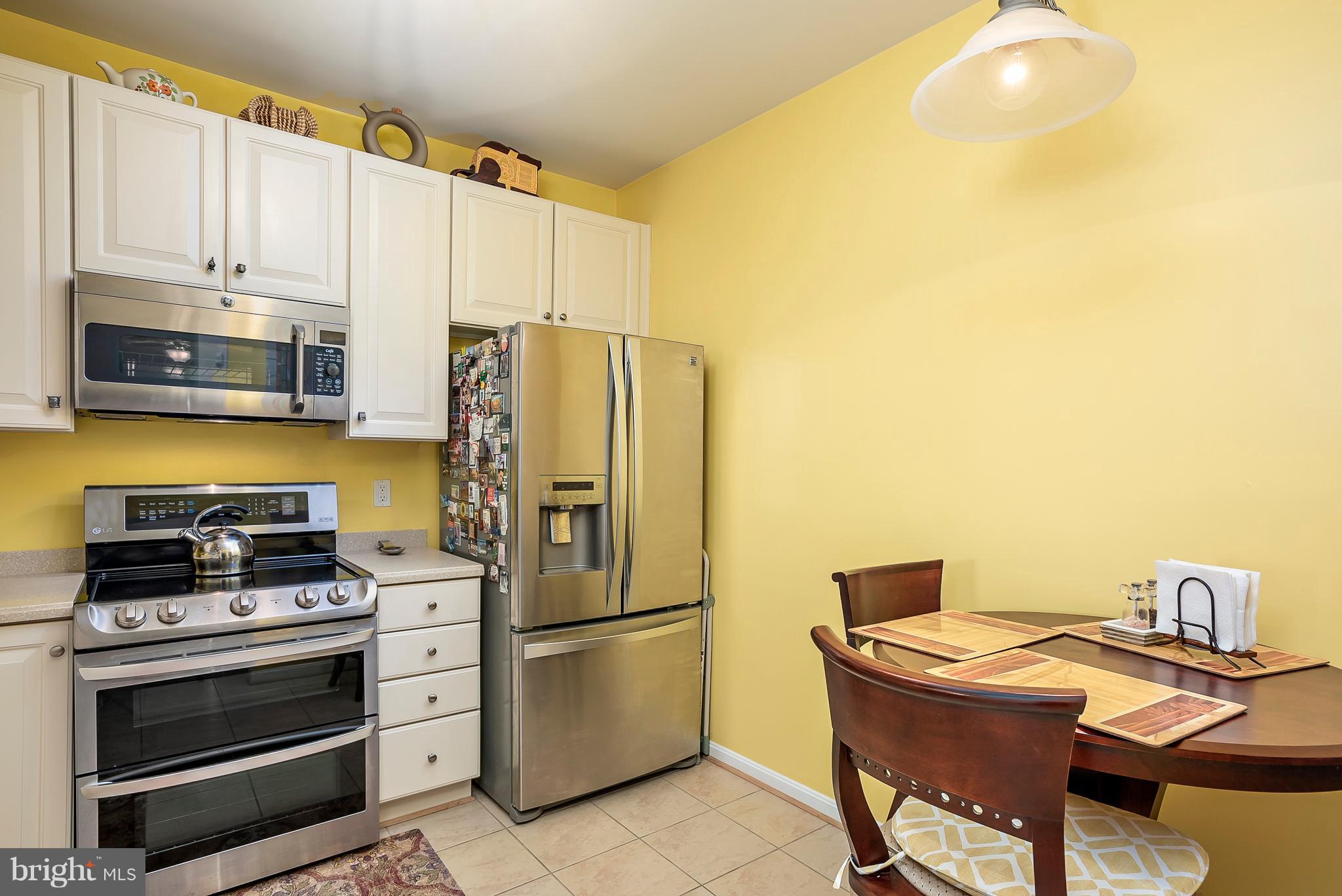 7325 Brookview Road, Unit 405 Elkridge, MD 21075 - Photo 10 of 37 Kitchen and Breakfast Area