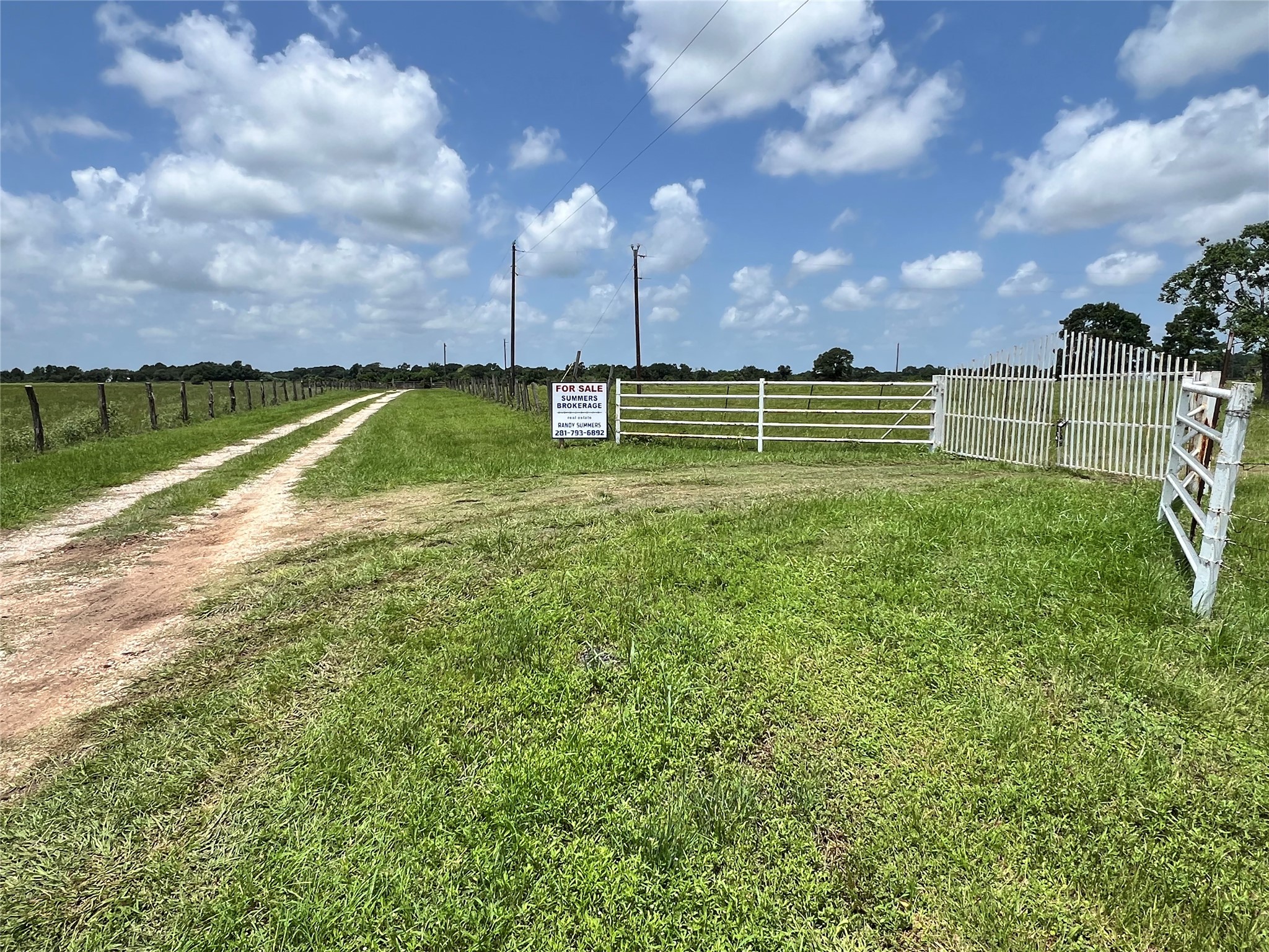 20573 Fontenot Lane Hempstead, TX 77445 - Photo 5 of 32 Secure gated entry offering privacy and tranquility.