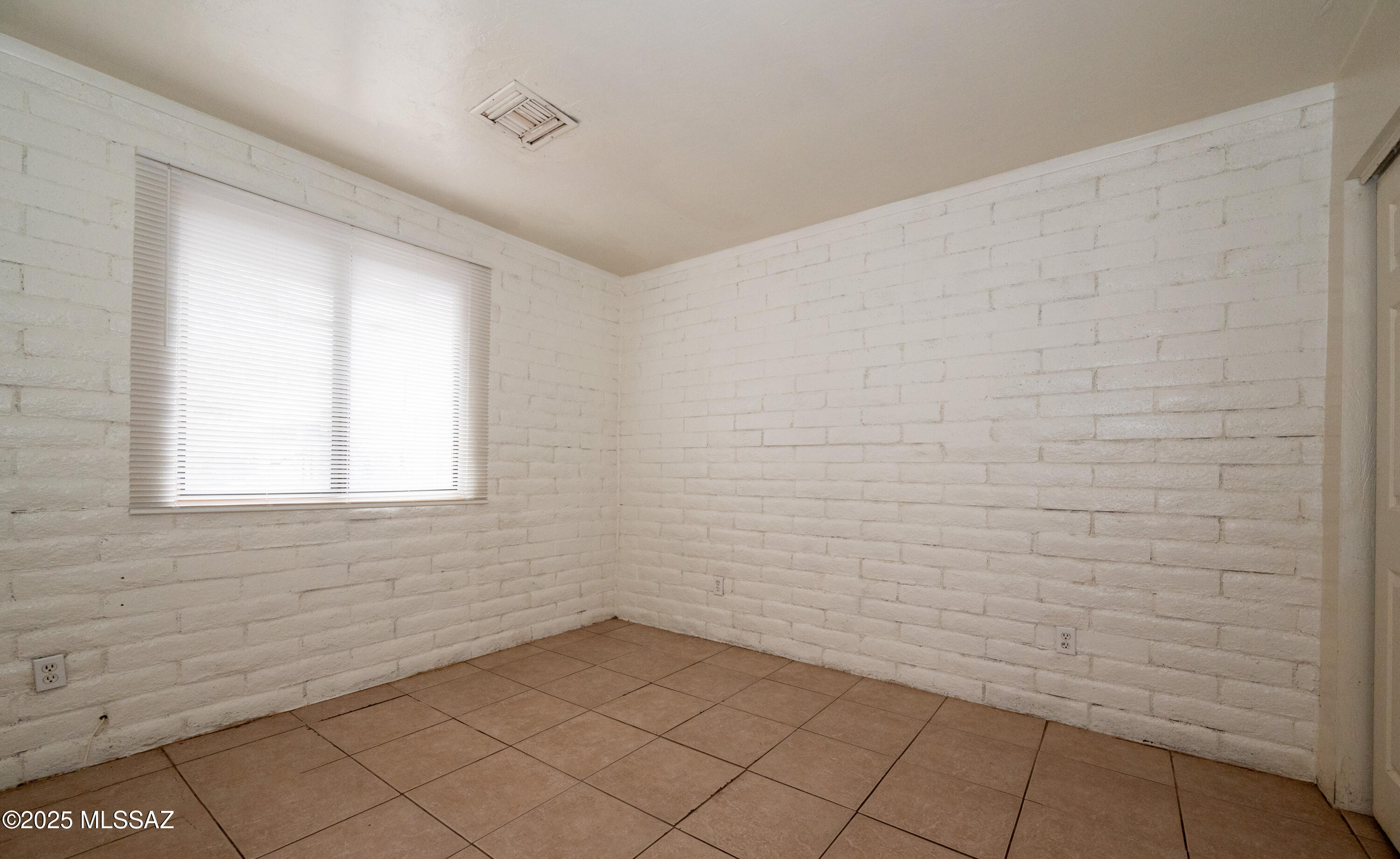1514 North Hualpai Road, Unit 2 Tucson, AZ 85745 - Photo 6 of 9