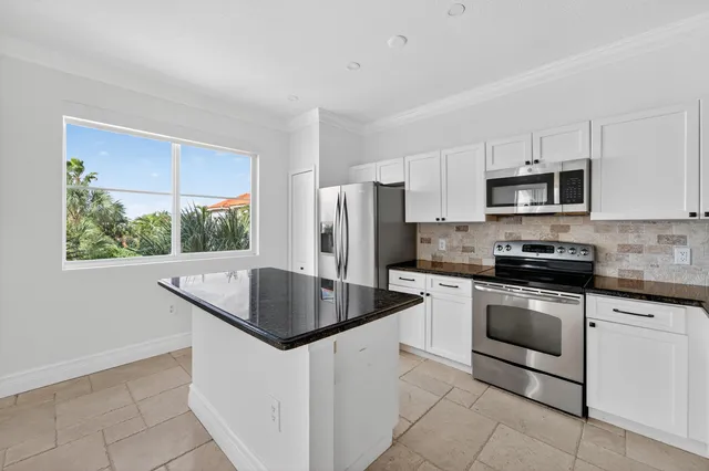 $2,800 | 11015 Legacy Lane, Unit 304, Palm Beach Gardens, FL 33410